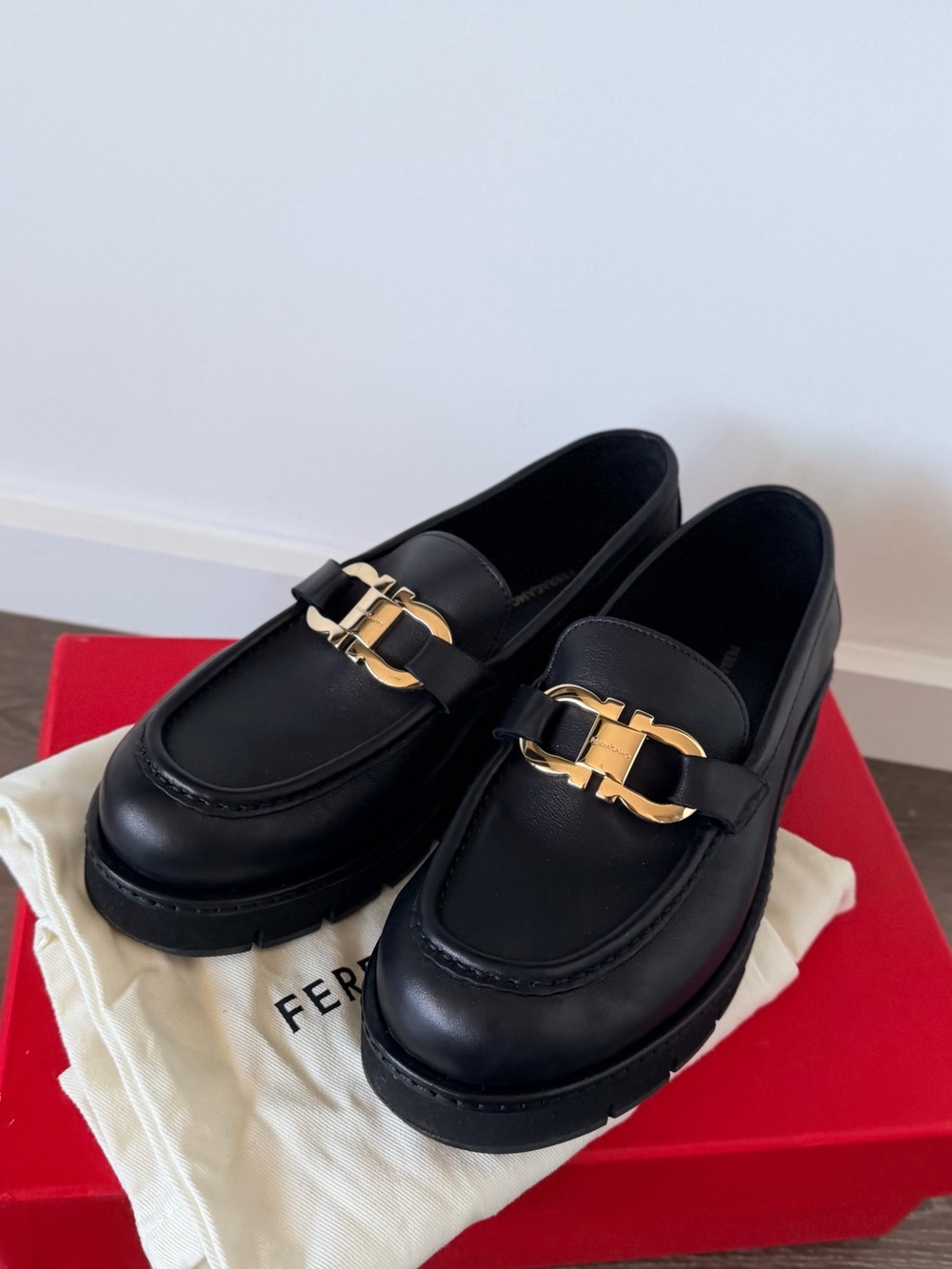 Ferragamo women’s Black Maryan Lug Sole Loafers Size 8.5 C